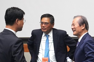 Dr. Komiyama of STS Forum, Mr. Ishimura and Dr. Kimu of NST